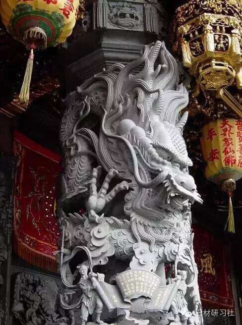 石雕龙柱